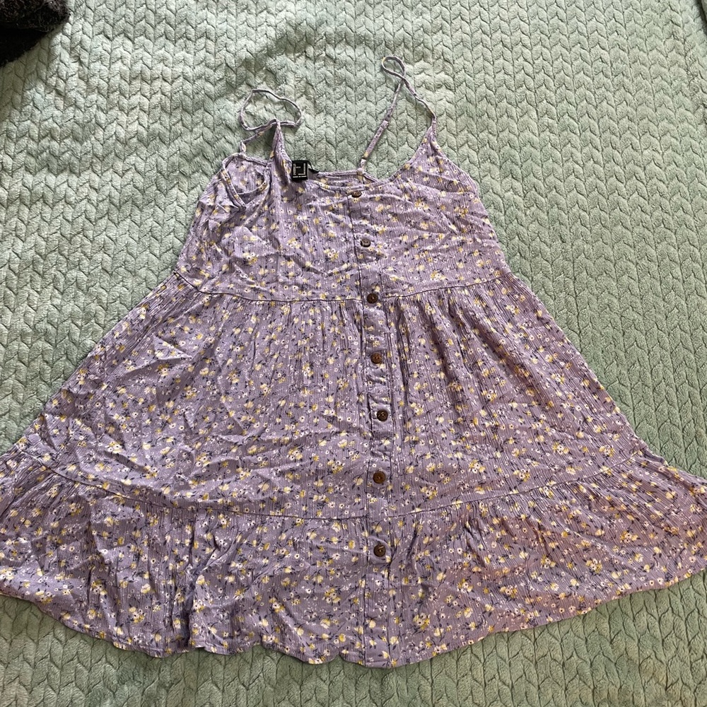 Purple floral print button detail